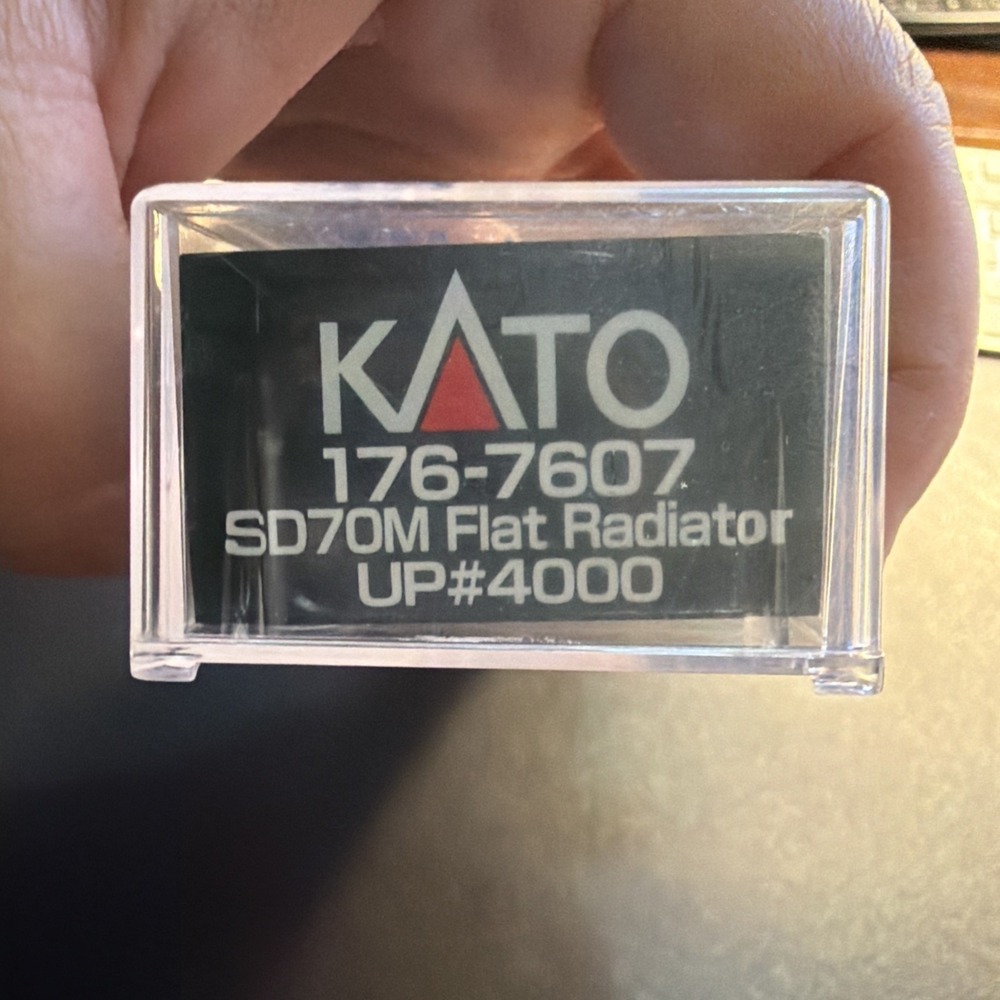 KATO SD70M Flat Radiator Union Pacific 4000 Locomotive